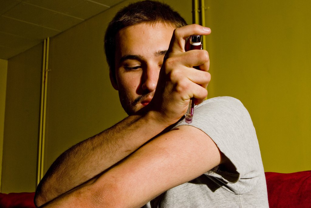 Features-Injecting-Insulin-11-cr-Tom-Hole-by-York-Vision.-Reproduced-under-Creative-Commons-Licence. Insulin injection