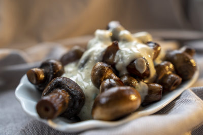 Champignons mit veganer Kräutersauce