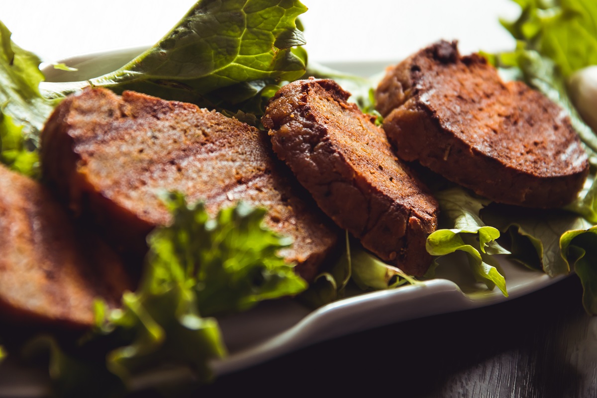 Sliced seitan